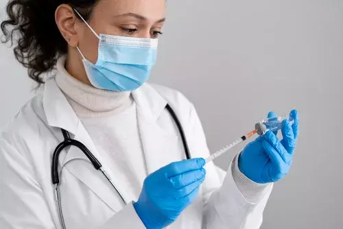 кодирование от алкоголизма на дому — профессиональная помощь на выезде врач готовится к проведению процедуры кодирования на дому